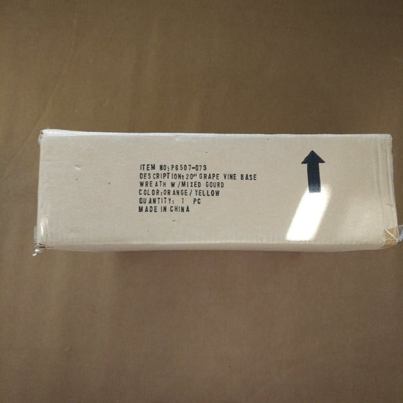 BRAND NEW GRAPEVINE WREATH WITH MIXED COLOR GOURDS - Picture 5 of 5